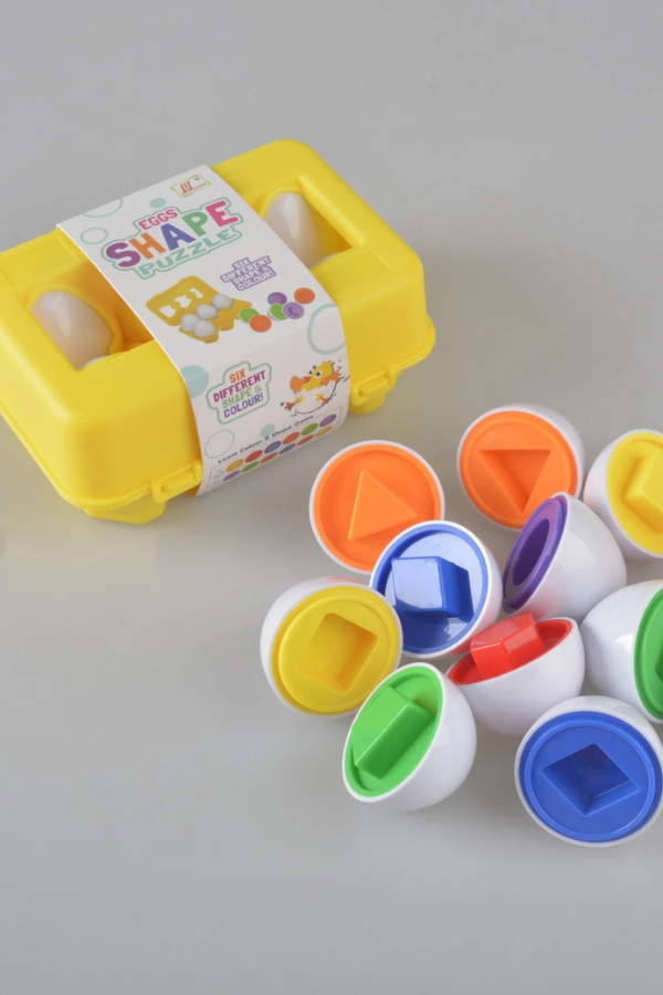 Jogo de Encaixe . Caixa de Ovos com Formas e Cores
