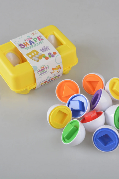 Jogo de Encaixe . Caixa de Ovos com Formas e Cores